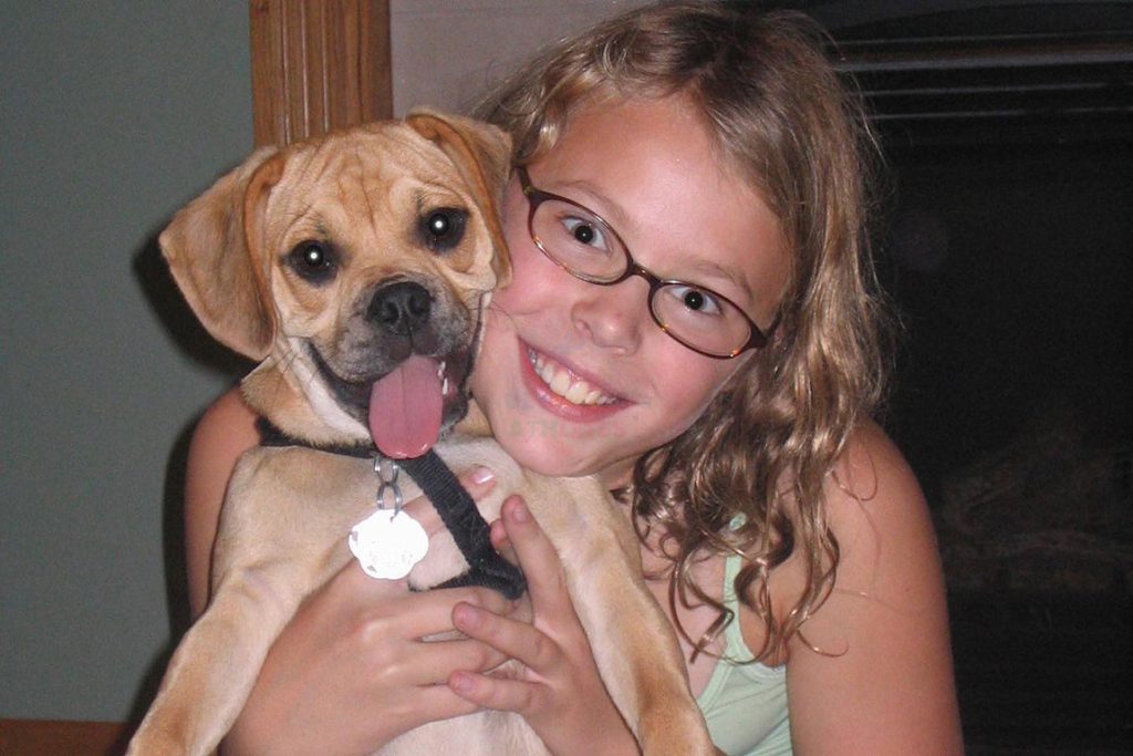 Jessica Thoennes with her Pet in her childhood